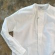 画像2: UNITUS（ユナイタス）　　collarless pullover shirt　　　100％cotton/Whiteカラー (2)
