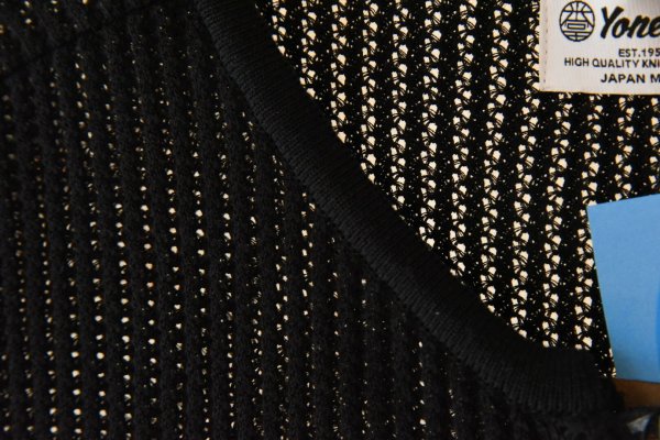 画像1: YONETOMI　　　　　　　　　〝COTTON SUKASHI KNIT V/T〝　　　　　　　　　　　BLACK (1)