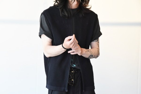 画像1: YONETOMI　　　　　　　　　〝COTTON SUKASHI KNIT V/T〝　　　　　　　　　　　BLACK (1)
